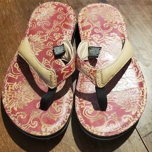 Teva Red and Cream Sandals Comfortable Flip Flops Womens Size 6